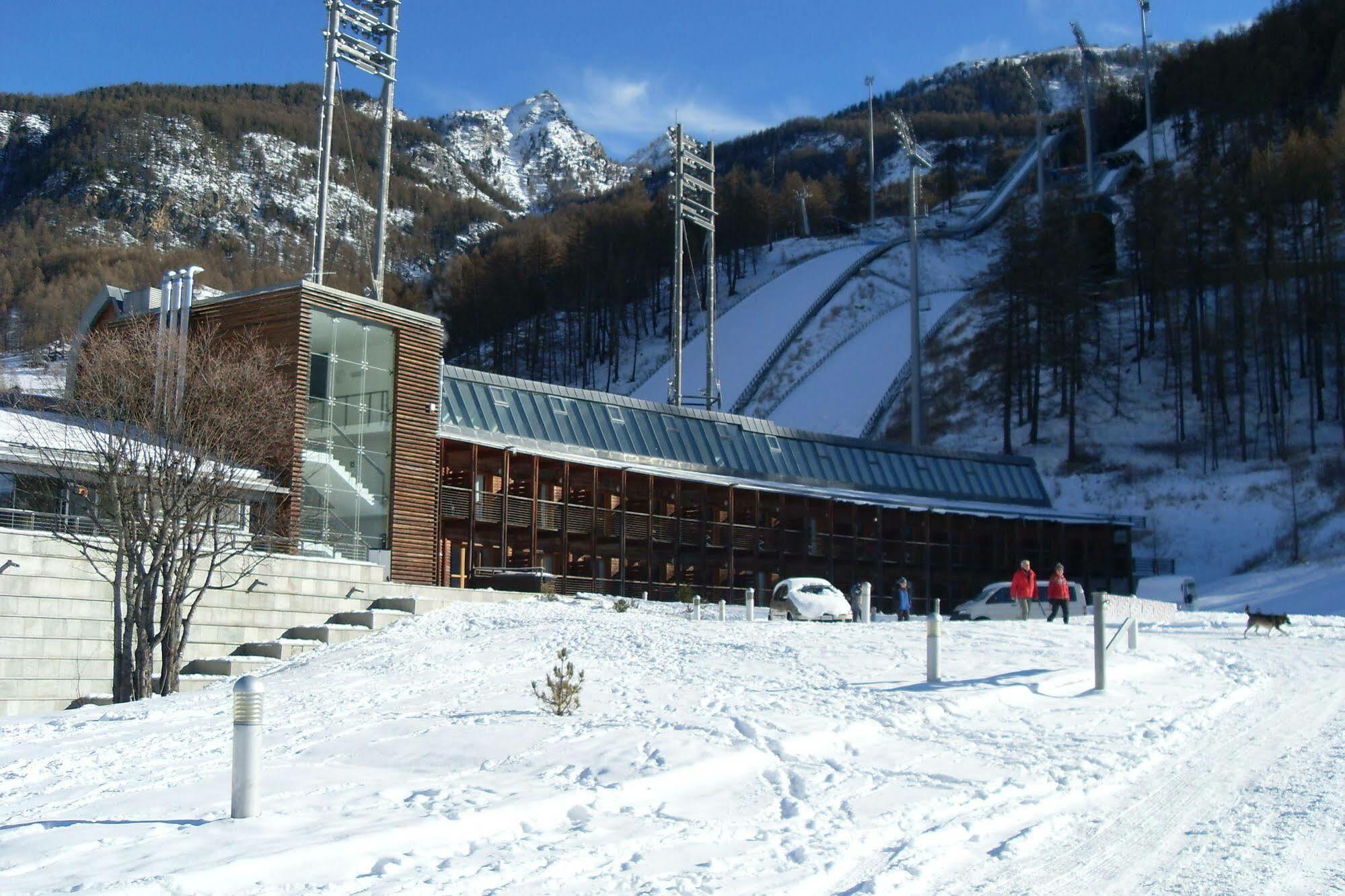 Pragelato Ski Jumping Hotel Eksteriør bilde
